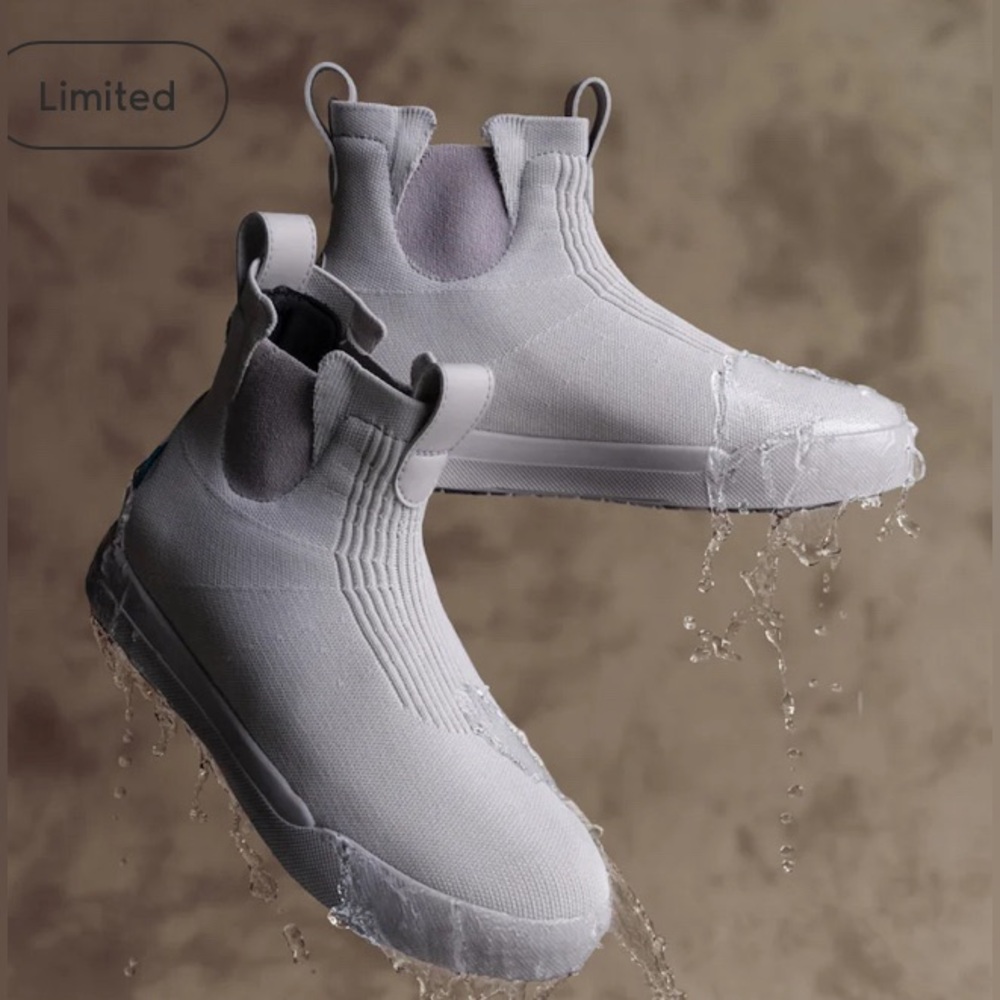 Vessi Weekend Chelsea Waterproof Boot. Women’s 8